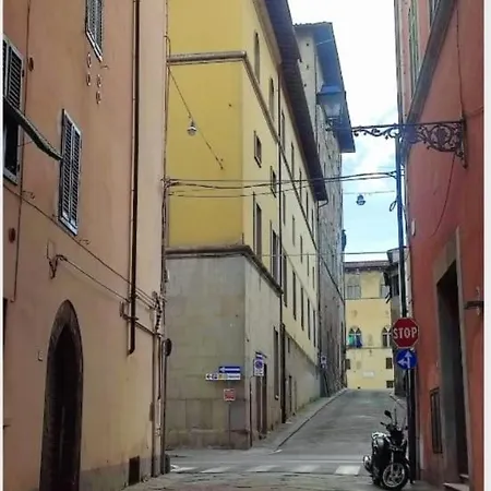 Centro Storico Duomo بستويا